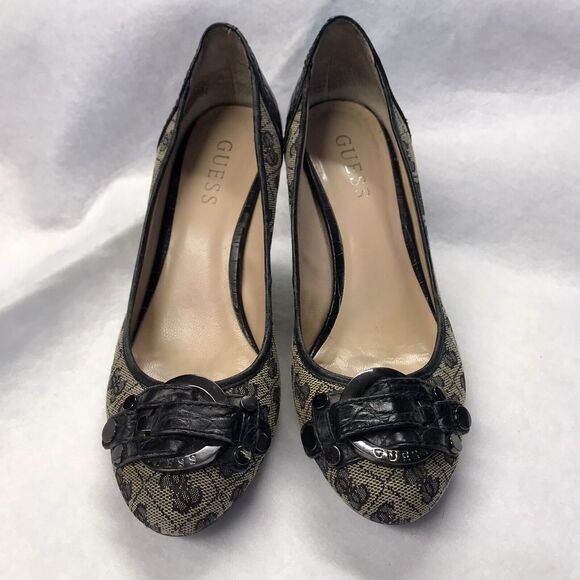GUESS Jaquard Women Kitten Heel Black Tan Sz  7.5 Buckle Logo Shoe Studs Y2k Vtg - Picture 2 of 8